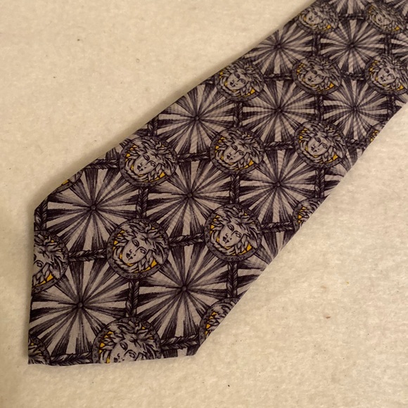 Vintage Gianni Versace medusa men silk tie - Picture 8 of 11